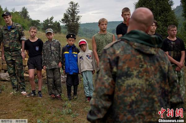 Военно-тренировочный лагерь для юных украинцев9