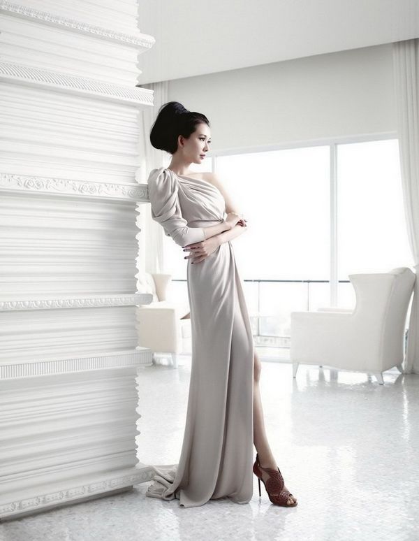 Очаровательная тайваньская звезда Линь Чжилин в журнале «VOGUE» 