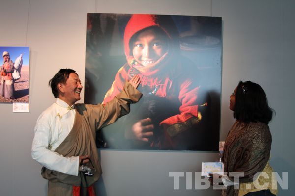 Иностранные зрители посетили фотовыставку ?Впечатления о Тибете? 