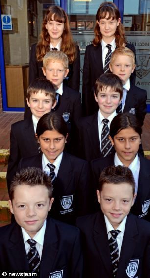 Новый рекорд Гиннеса! 20 пар близнецов в одной школе Великобритании 
