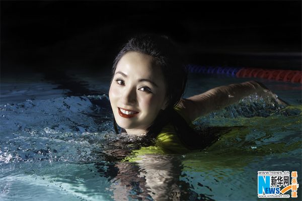 Модные снимки телезвезды Тао Хун в воде 