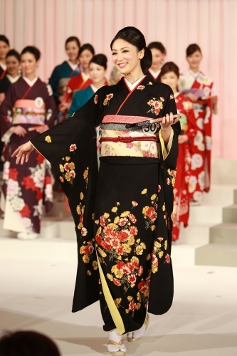 Первая японская «Мисс Интернешил» - Юшиматцу Икуми в бикини