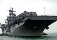 Десантный штурмовой корабль 'Боном Ричард' ВМС США зашел в Сянган