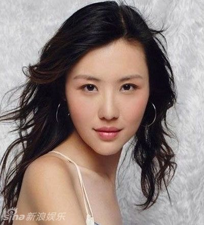 Сексуальная Тянь Пуцзюнь - подруга президента компании по недвижимости «Ванькэ» Ван Ши 