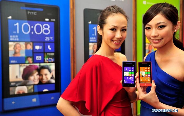 HTC провела презентацию двух новых смартфонов на базе Windows Phone 8