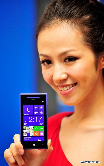 HTC провела презентацию двух новых смартфонов на базе Windows Phone 8