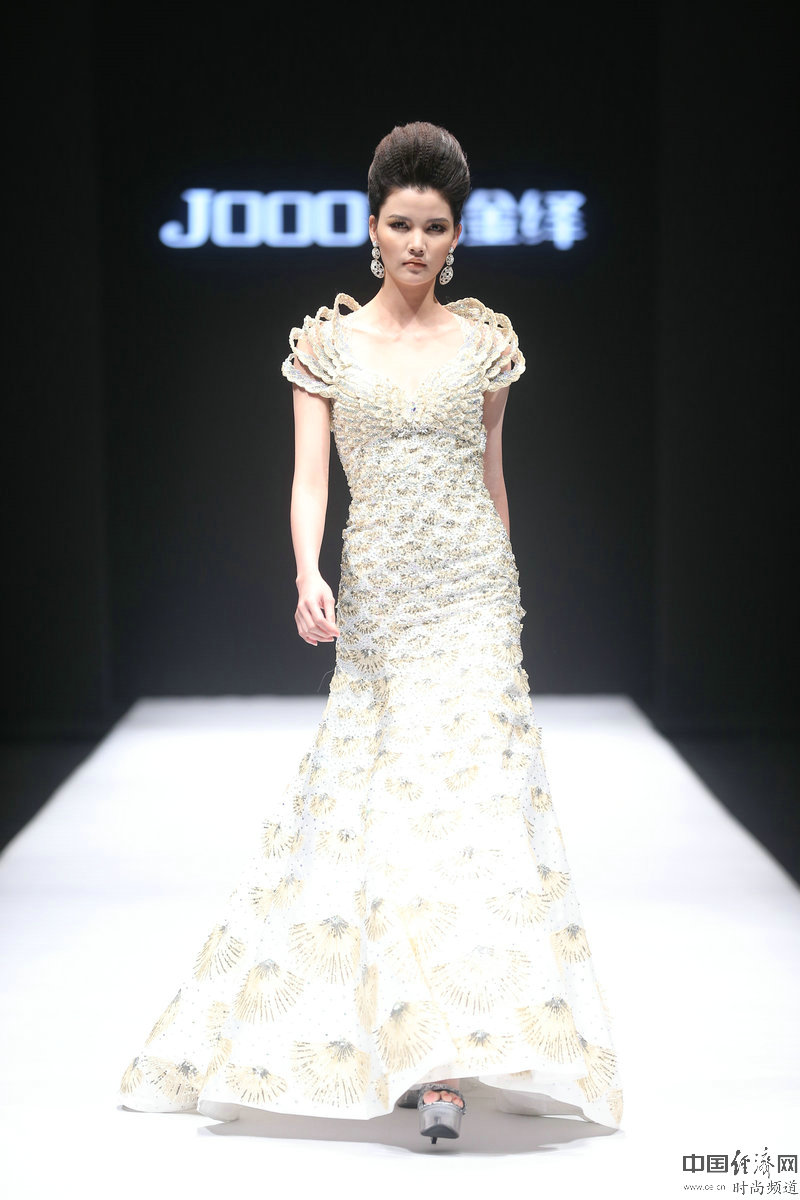 В Пекине прошло шоу моды «JOOOYS» («Цзинъи») от дизайнера Чжао Якуня