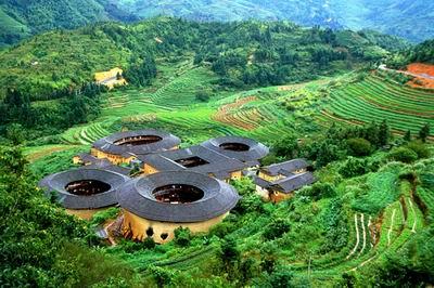 Деревня с пейзажными жилыми постройками «Тулоу» – деревня Тяньлокэн волости Шуян уезда Наньцзин города Чжанчжоу провинции Фуцзянь