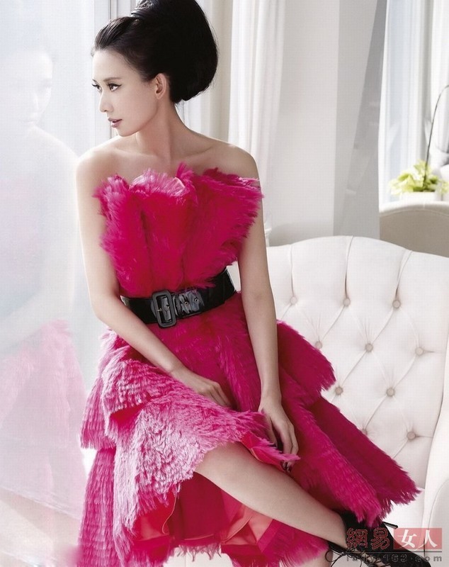 Изящная красота китайской модели Линь Чжилин2
