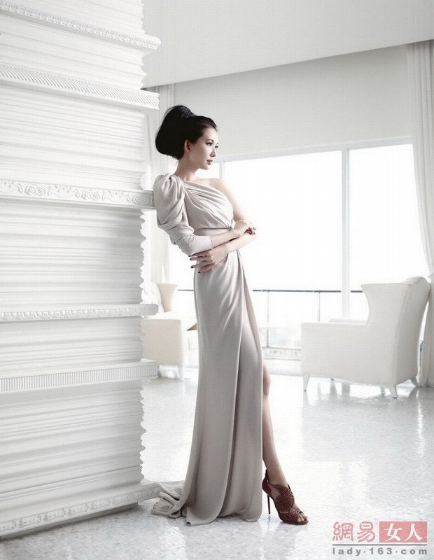Изящная красота китайской модели Линь Чжилин3