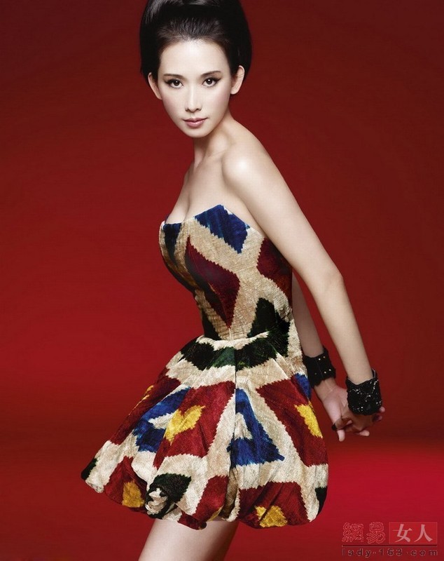 Изящная красота китайской модели Линь Чжилин6