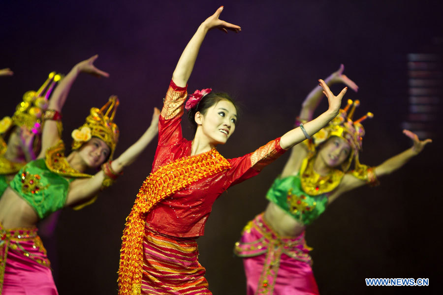 Спектакль 'Мечта Тэнчуна' повествует об истории и культуре Юго-Запада Китая