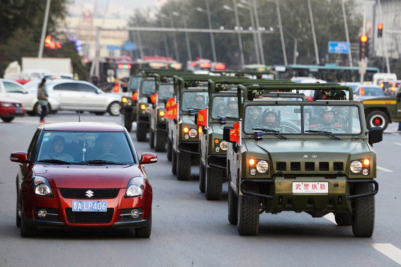 Вооруженные полицейские патрулируют улицы Тайюаня в преддверии 18-го съезда КПК