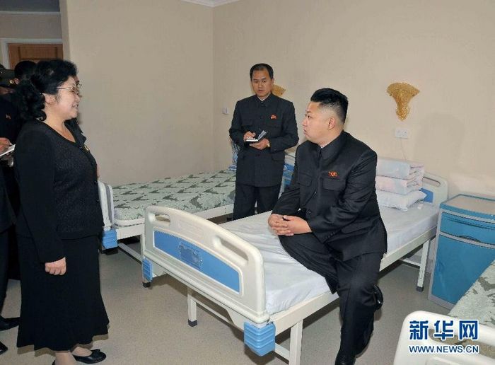 Ким Чен Ын осмотрел Институт раковых опухолей грудной железы в роддоме