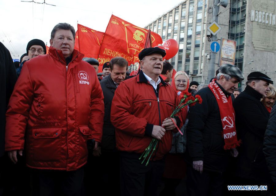 В Москве прошло торжественное шествие и митинг в честь 95-й годовщины Октябрьской революции