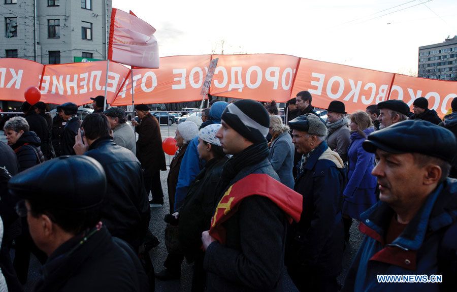 В Москве прошло торжественное шествие и митинг в честь 95-й годовщины Октябрьской революции