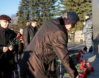 В Петербурге состоялась церемония возложения венков и цветов к монументу 'Мать-Родина'