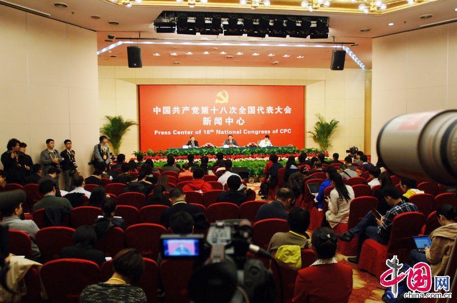 Министр коммерции Китая предупредил о серьезной ситуации в области внешней торговли