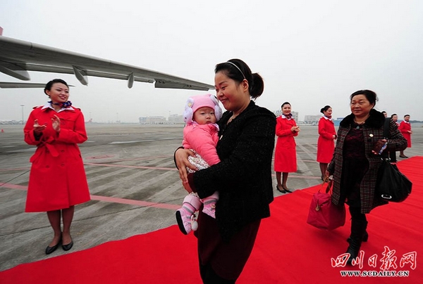 ЦК КПК разрешил двум женщинам-представителям на участие в 18-м съезде с младенцами1