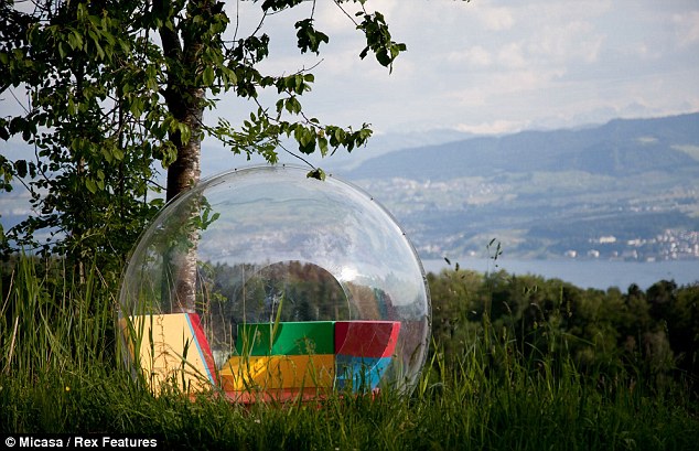 Оригинально! В Швейцарии выдвинули прозрачный пузырь для проживания3