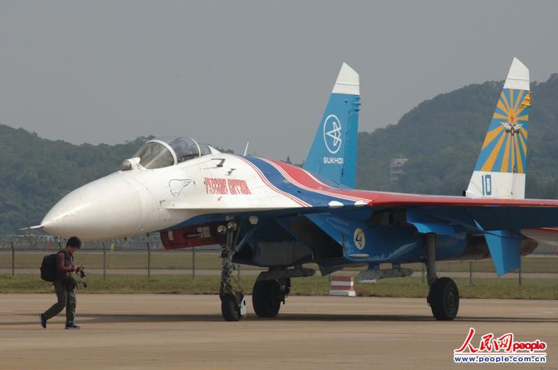 Российская пилотажная группа 'Русские витязи' прибыла в город Чжухай