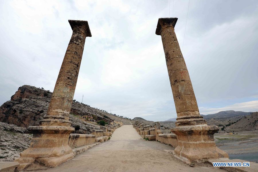 Древние памятники на горе Немрут-Даг в Турции