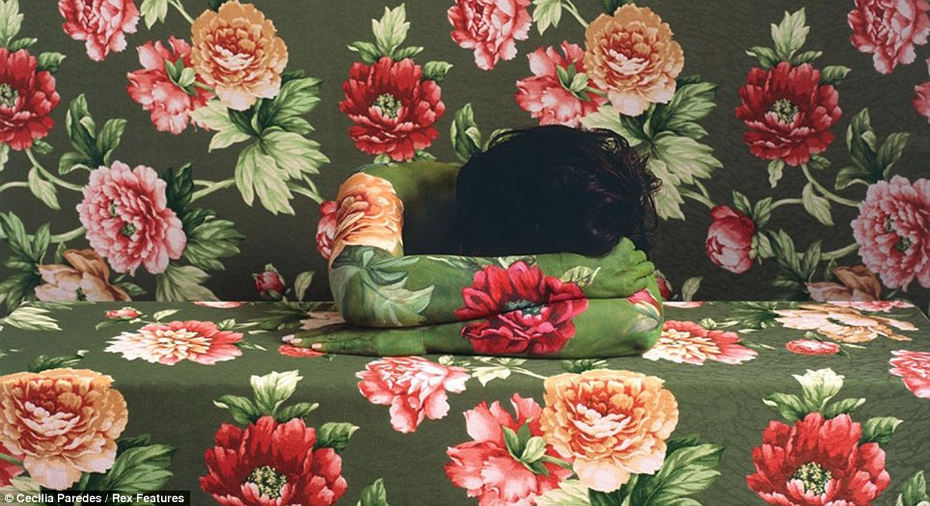 Необычный бодиарт: Цветочный камуфляж от Cecilia Paredes-/Синьхуа/