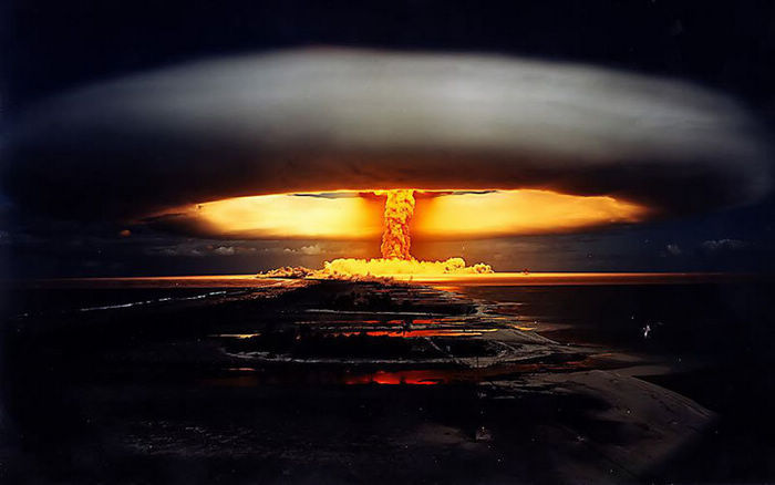 Высококачественные снимки о страшном и красивом грибовидном облаке от ядерной бомбы 高清酷图：核弹爆炸升起恐怖而美丽的蘑菇云