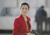 18-й съезд КПК: Красивые журналистки в красной одежде