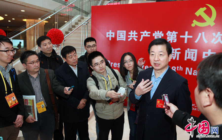 Чжоу Минвэй: Мы будем предоставлять больше качественных изданий внешней пропаганды для журналистов, освещающих работу 18-го съезда КПК2