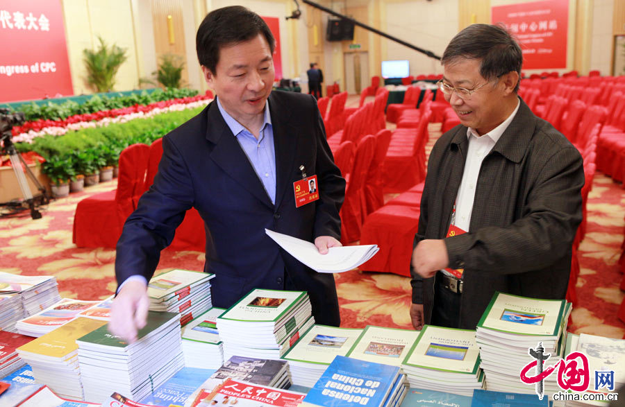 Чжоу Минвэй: Мы будем предоставлять больше качественных изданий внешней пропаганды для журналистов, освещающих работу 18-го съезда КПК4