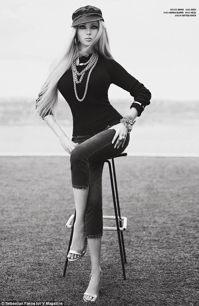 «Живая Барби» Валерия Лукьянова в фотосессии для модного журнала1
