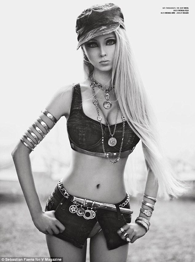 «Живая Барби» Валерия Лукьянова в фотосессии для модного журнала3
