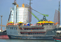 Первая в Китае роскошная яхта в древнем стиле «Великая морская стена» вышла из порта города Санья в пробное плавание1
