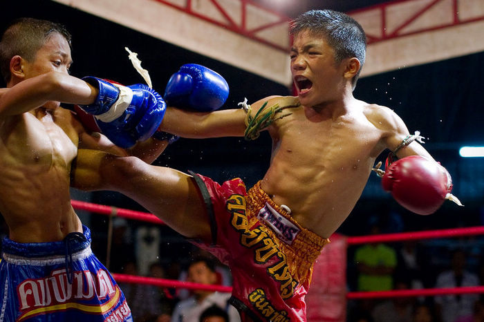 Жестокое детство ребят, занимающиеся тайским боксом (Muay Thai) 高清：揭秘泰拳儿童的残酷童年