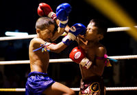 Жестокое детство ребят, занимающиеся тайским боксом (Muay Thai)