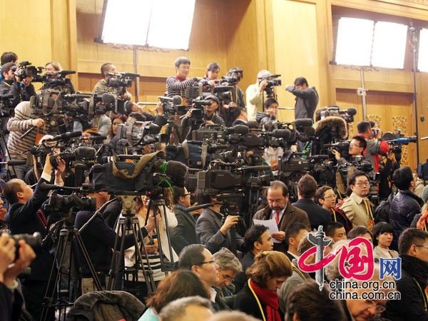 Встреча нового состава ПК Политбюро ЦК КПК с журналистами: Занятые журналисты9