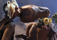 Фотосессия «Кадры из фильма ''E.T ''» в специальном номере журнала «BAZAAR»1