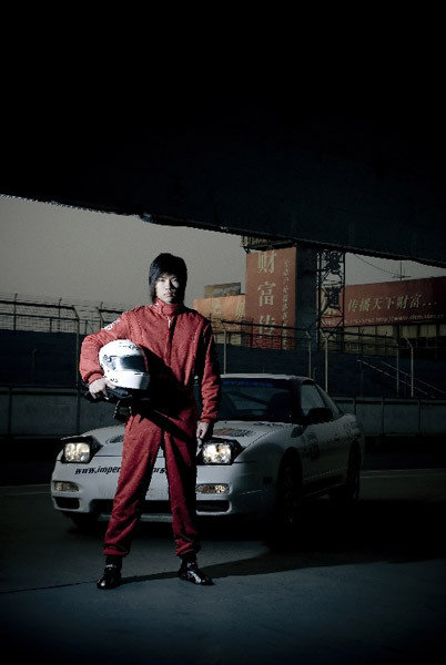 Фотосессия Ма Циньхуа - первого китайского гонщика «F1»