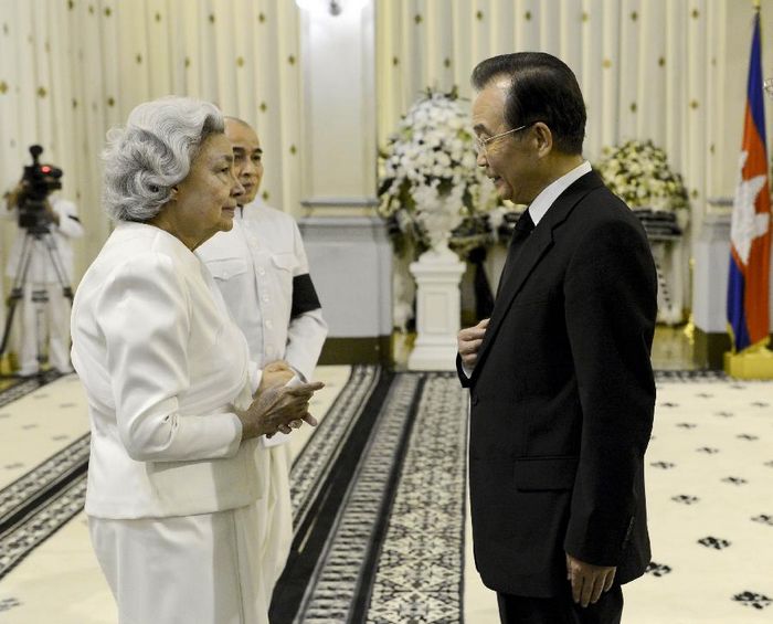 Вэнь Цзябао встретился с королевой-матерью Монинеа Сианук и королем Камбоджи Нородомом Сиамони