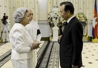 Вэнь Цзябао встретился с королевой-матерью Монинеа Сианук и королем Камбоджи Нородомом Сиамони