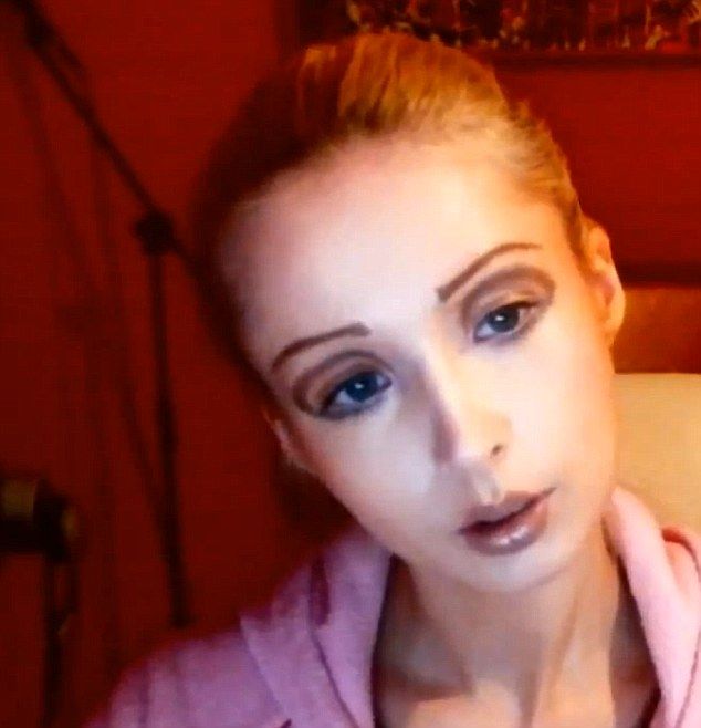 Валерия Лукьянова: процесс нанесения макияжа4