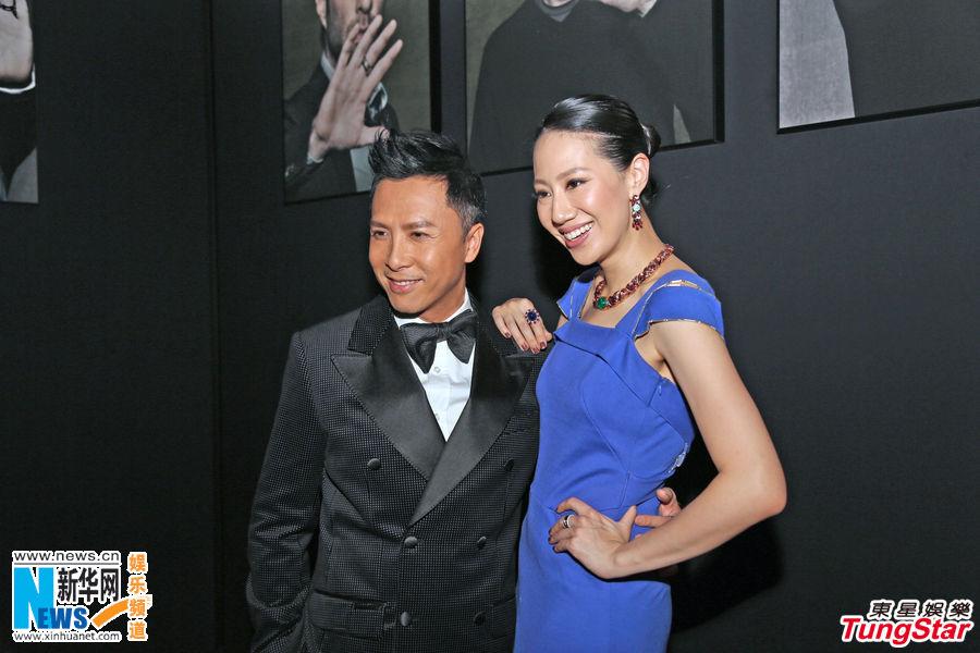Чжан Цзыи в красном платье с глубоким V-образным вырезом на 7-м Римском кинофестивале