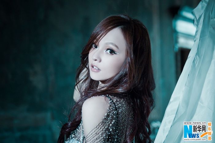 Популярная тайваньская поп-певица Чжан Шаохань