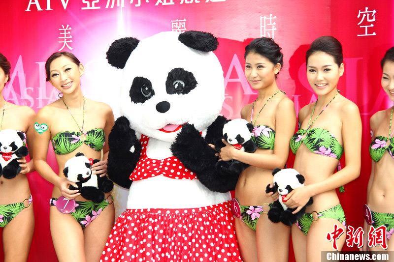 Участницы конкурса «Мисс Азия» в купальниках встретились с журналистами