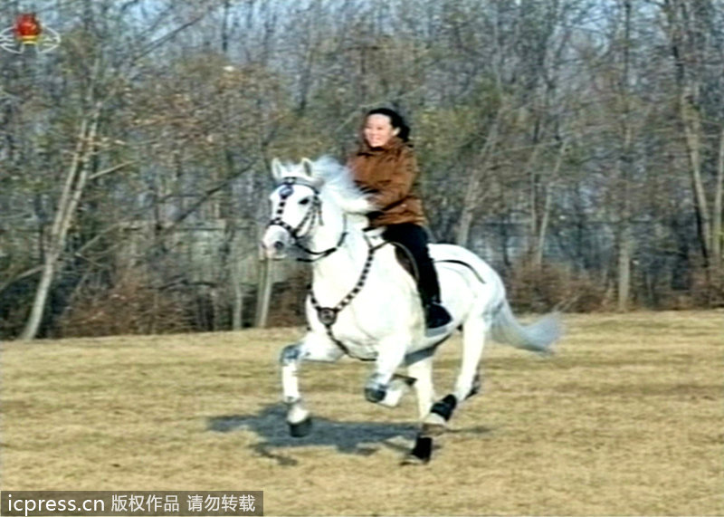 Ким Чен Ын с сестрой верхом осмотрел «Отряд-534»