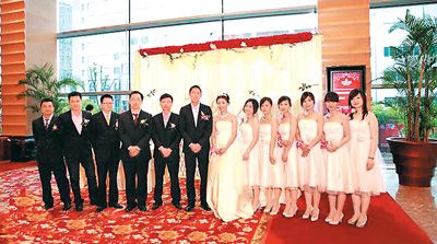 Профессиональные шаферы и свидетельницы набирают популярность в Китае