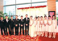 Профессиональные шаферы и свидетельницы набирают популярность в Китае