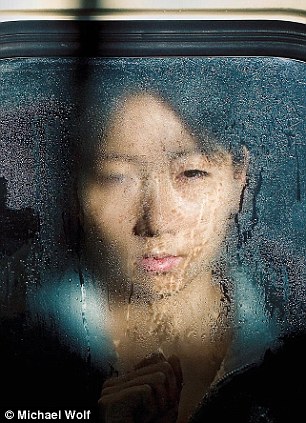 Фотопроект Майкла Вулфа: Час пик в японском метро'