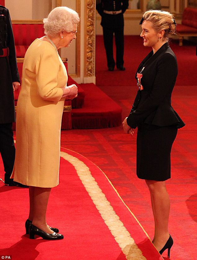 Кейт Уинслет получила орден Британской империи из рук королевы Елизаветы II2